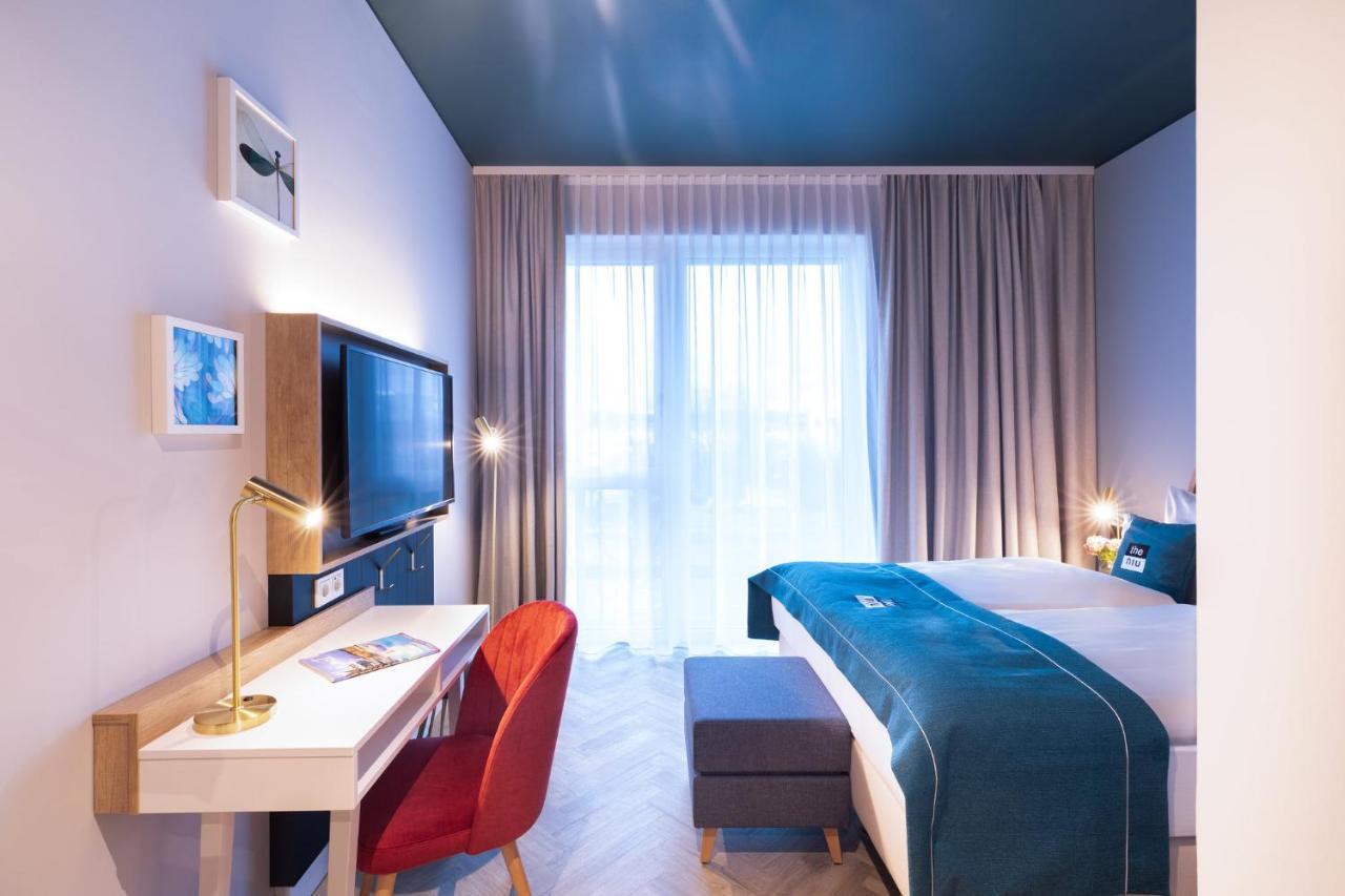 Holiday Inn image 1